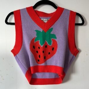 UO strawberry sweater crop tank S